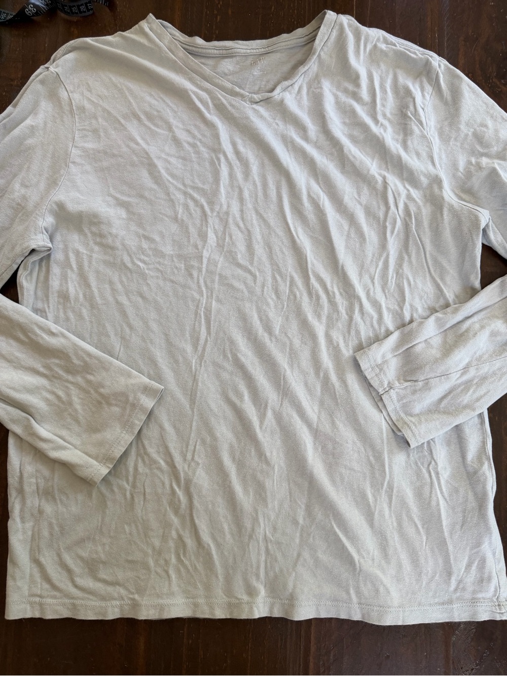 The GAP Long-Sleeve V-Neck Shirt - Light Gray - XL